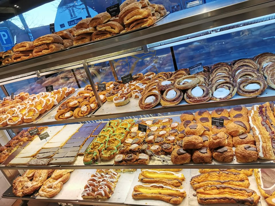 Friskt brød fra Bageriet De Skøre Brødre